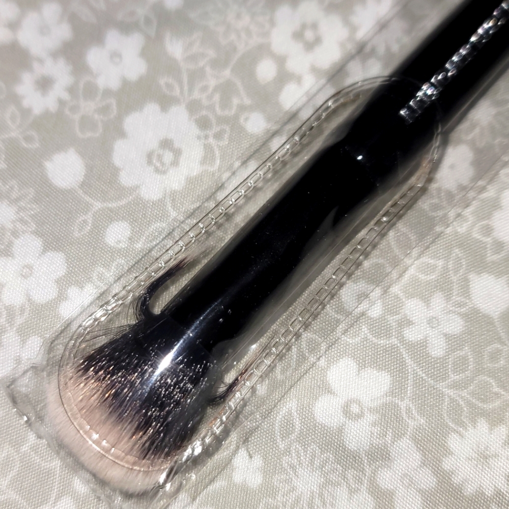 Kristofer Buckle Dual Ended Makeup Brush